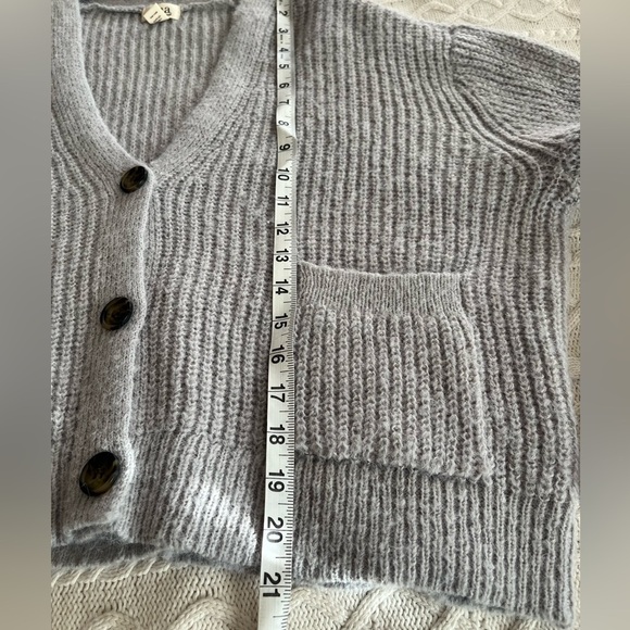 A.n.a. brand Oversized, Cropped Gray 3-button Cardigan Women’s size small - Picture 4 of 15